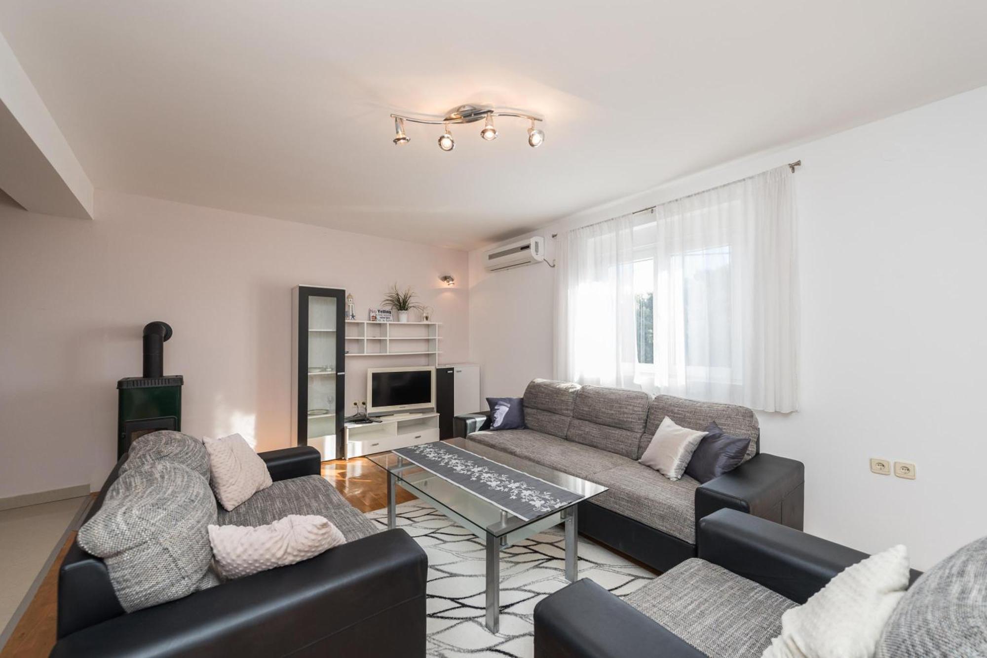 Family Friendly Pool House Ana - Happy Rentals 比比涅 外观 照片