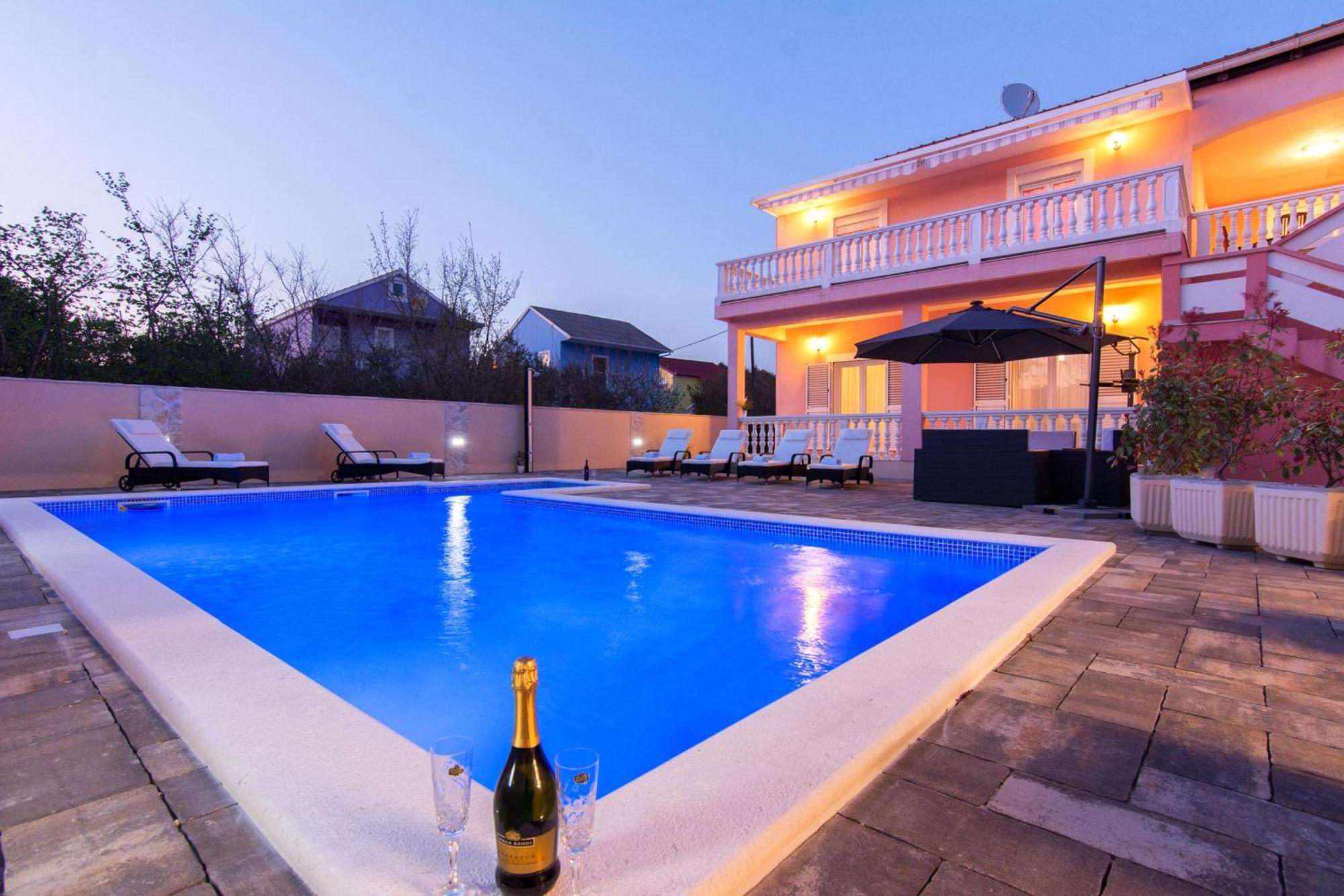 Family Friendly Pool House Ana - Happy Rentals 比比涅 外观 照片